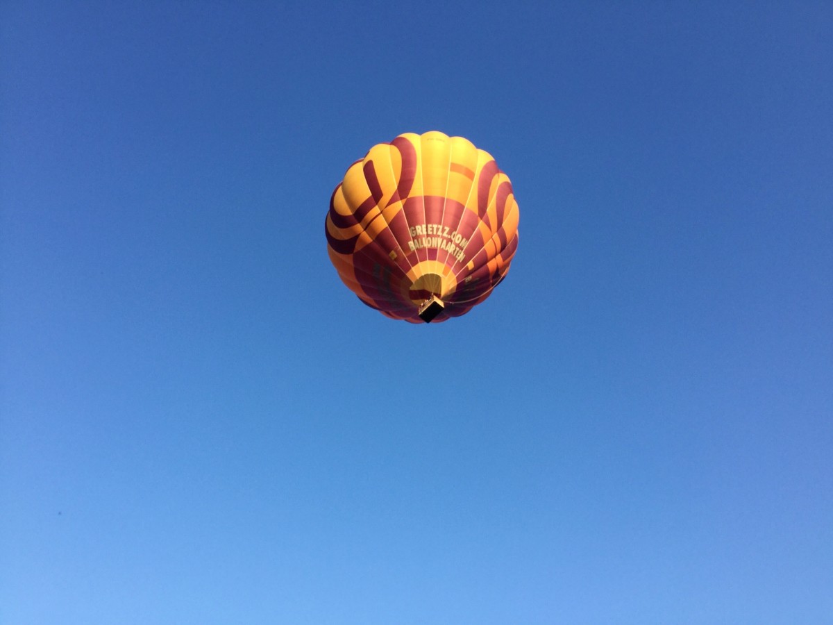 Luchtballon vaart Oss - Buitengewone ballonvlucht opgestegen in Oss