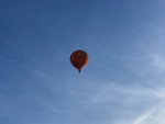 Verrassende luchtballon vaart opgestegen op startlocatie Oss op vrijdag 10 mei 2024