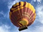Relaxte luchtballon vaart over de regio Doetinchem op zaterdag 17 augustus 2024