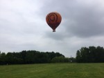 Feestelijke luchtballon vaart vanaf startlocatie Veenendaal zaterdag 19 mei 2018