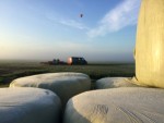 Ballon vaart Akkrum, Netherlands - Exceptionele ballon vlucht opgestegen op startveld Akkrum