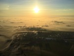 Luchtballonvaart Akkrum, Netherlands - Meesterlijke luchtballonvaart opgestegen op startlocatie Akkrum