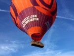 Feestelijke luchtballon vaart in de omgeving Eindhoven op zondag  1 oktober 2023